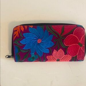 Embroidered Floral Wallet with Zipper Closure | Guatemala